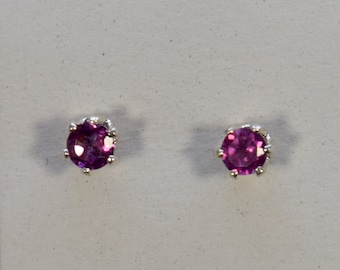 Rhodolith Granat 3mm Rundschnitt Natürliche Ohrstecker Minimalist Januar Birthstone Schmuck