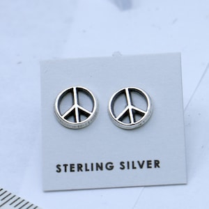 Sterlingzilveren oorknopjes met vredesteken - 7 mm breed hippiesymbool sieraden cadeau voor haar