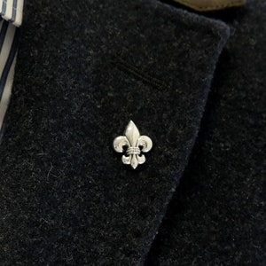 Fleur de Lis-speld, heraldische leliebroche, middeleeuwse padvindersspeld, sterlingzilver 925