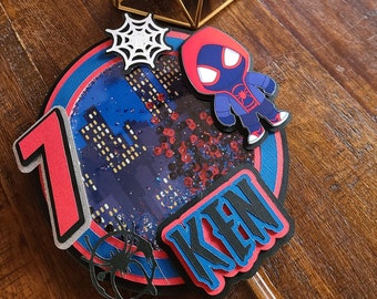 Adorno para tarta con forma de coctelera con temática de Spider Man Miles Morales, con nombre y edad