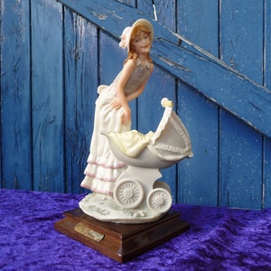 Escultura vintage de mãe e filho, estatueta de meados do século, figura trabalhada na década de 1970