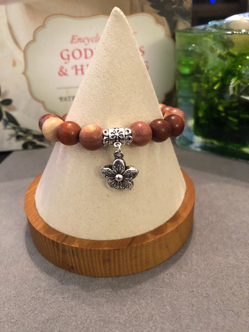 Mala bead 10mm bracelet fragrant cedar rosewood wood daisy charm friendship mom girlfriend gift stretch stackable prayer beads yoga bff