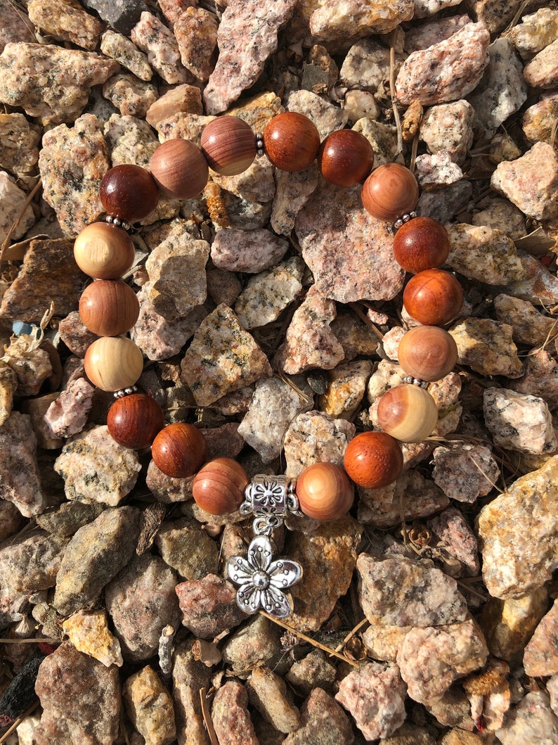 Mala bead 10mm bracelet fragrant cedar rosewood wood daisy charm friendship mom girlfriend gift stretch stackable prayer beads yoga bff