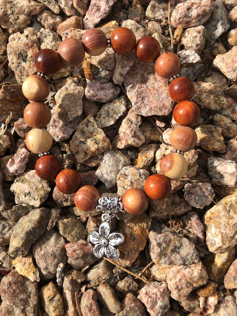 Mala bead 10mm bracelet fragrant cedar rosewood wood daisy charm friendship mom girlfriend gift stretch stackable prayer beads yoga bff