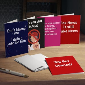 Cartões anti-Trump para amigos e familiares! Envie um cartão para o seu eleitor de Trump! Cartões políticos divertidos. Cartões de felicitações pela liberdade. Cartões anti-MAGA.