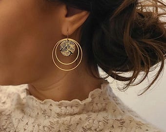 Gold-plated brass hoop earrings with a black or red Japanese motif - Stainless steel findings - Handmade Boho Chic drop earrings - Gift