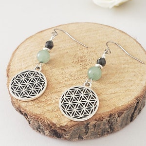 Boucles d'oreilles argentées pendantes fleur de vie perles naturelles de jade et de labradorite Bijoux pour femme. Cadeau bijou artisanal Boucles d'oreilles