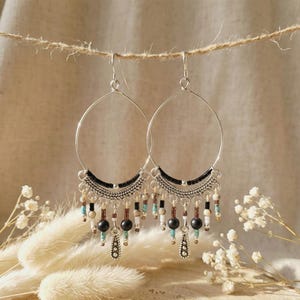 Große weiße Miyuki-Howlith-Creolen • Ohrringe aus Stahl im Stil der amerikanischen Ureinwohner • Boho-Creolen von Miyuki • Handgefertigte Miyuki-Creolen