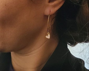 Boucles d'oreilles créoles dorées minimaliste acier inoxydable coeur - Bijoux pour femme. Cadeau bijou St valentin