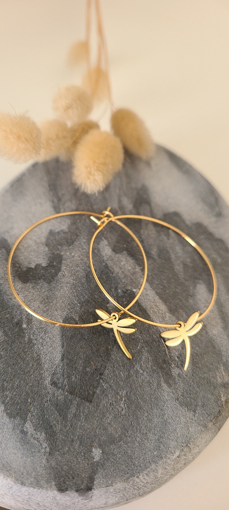 Boucles d'oreilles créoles dorées minimaliste acier inoxydable libellule Bijoux pour femme. Cadeau bijou Noël image 1