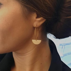 Aros de media luna dorados - Colgante geométrico art déco - Joyería minimalista de acero inoxidable - Regalo para mujer