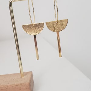 Boucles d'oreilles créoles dorées acier inoxydable demi cercle géométrique Bijoux pour femme. Cadeau bijou Noël image 3