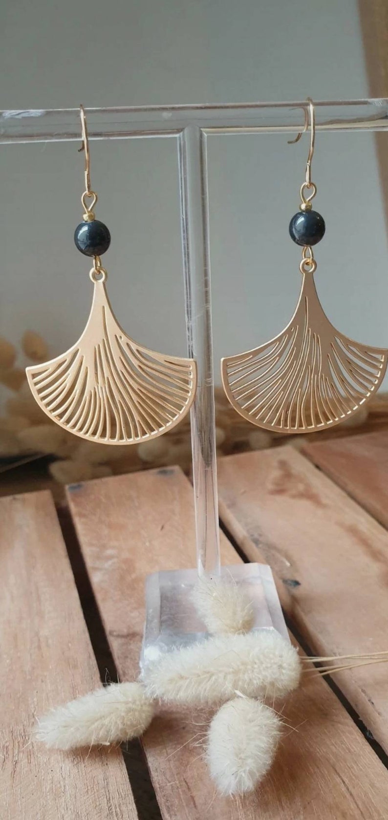 Collection Les dorées, boucles d'oreilles feuilles de Ginkgo Bijoux pour femme. Cadeau bijou artisanal image 5