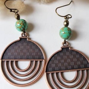 Boucles d'oreilles rondes cuivre antique et perle naturelle Bijoux pour femme. Cadeau bijou artisanal boucle d'oreille image 5