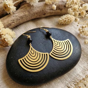 Gold ginkgo leaf earrings with hematite pearl - Ginkgo earrings - Boho nature earrings - Gold ginkgo leaf earrings - Gift for women