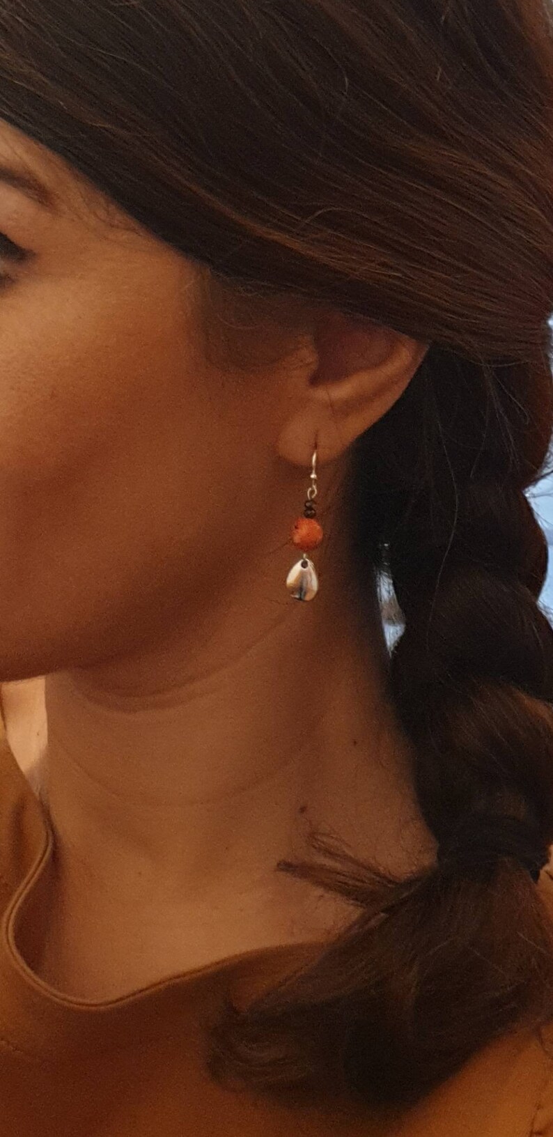 Boucles d'oreilles argentées, petite goutte et perles naturelles Bijoux pour femme. Cadeau bijou artisanal image 5