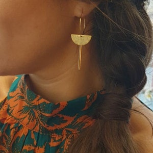 Boucles d'oreilles créoles dorées acier inoxydable demi cercle géométrique Bijoux pour femme. Cadeau bijou Noël image 1