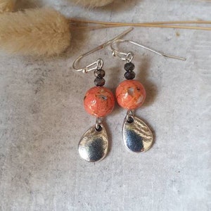 Boucles d'oreilles argentées, petite goutte et perles naturelles Bijoux pour femme. Cadeau bijou artisanal image 4