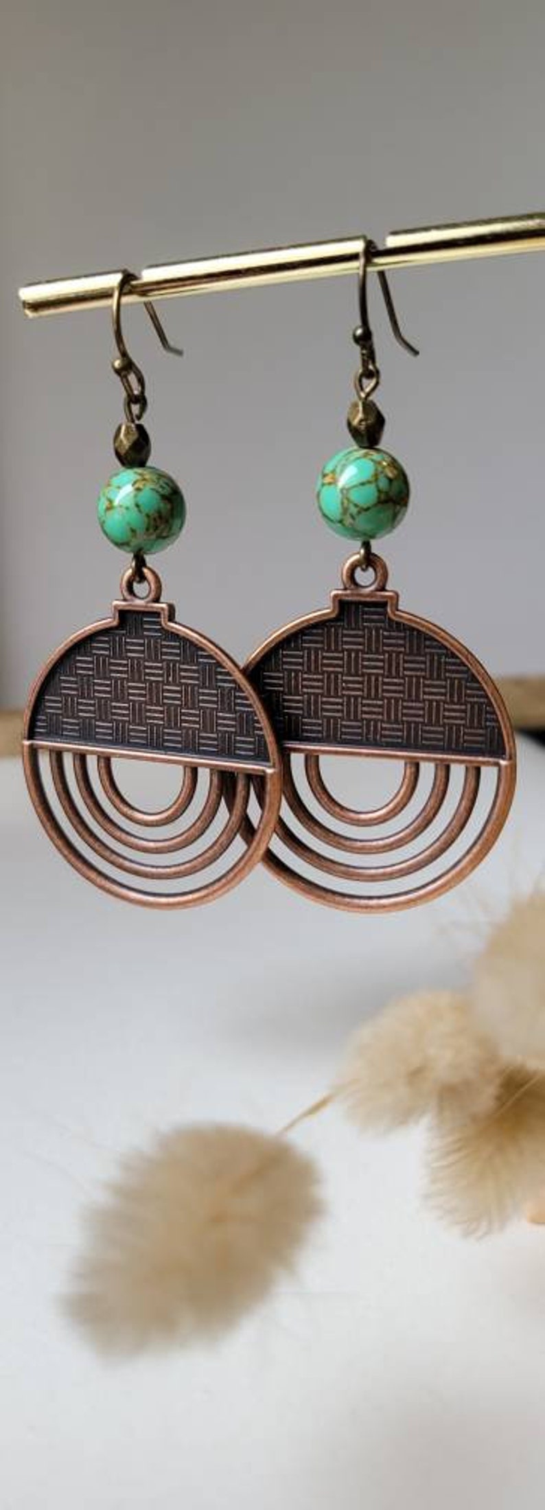 Boucles d'oreilles rondes cuivre antique et perle naturelle Bijoux pour femme. Cadeau bijou artisanal boucle d'oreille image 2