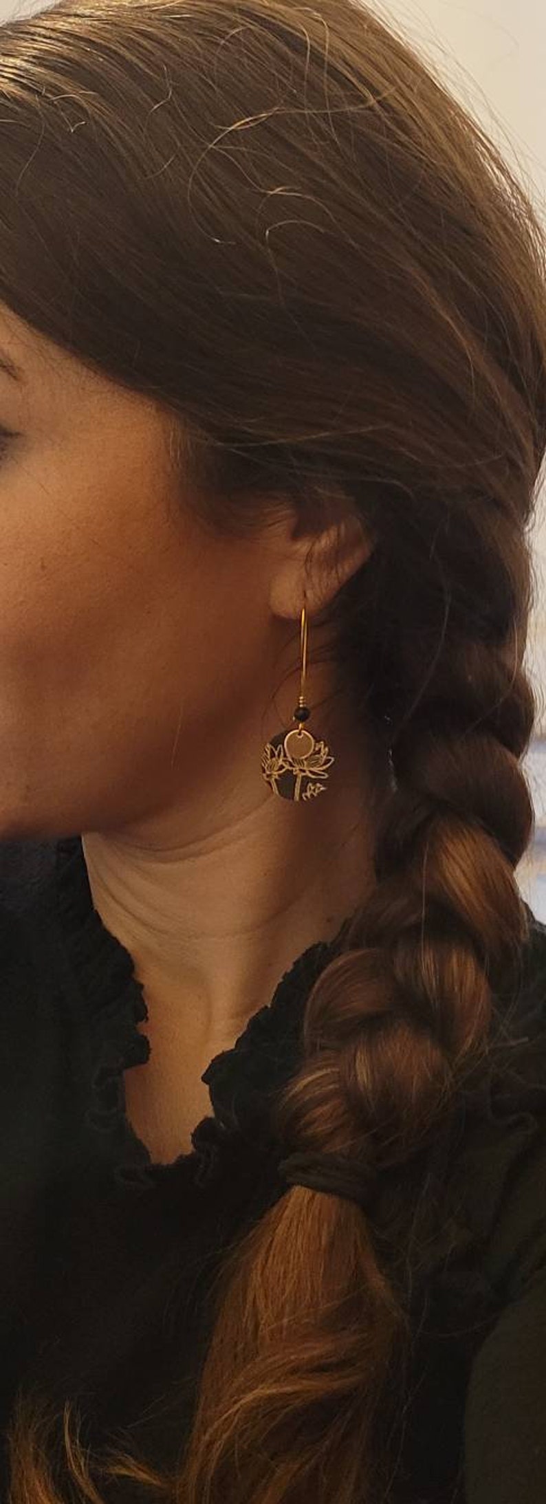 Boucles d'oreilles or pendantes style japonais perle naturelle d'howlite Bijoux pour femme. Cadeau bijou artisanal image 2