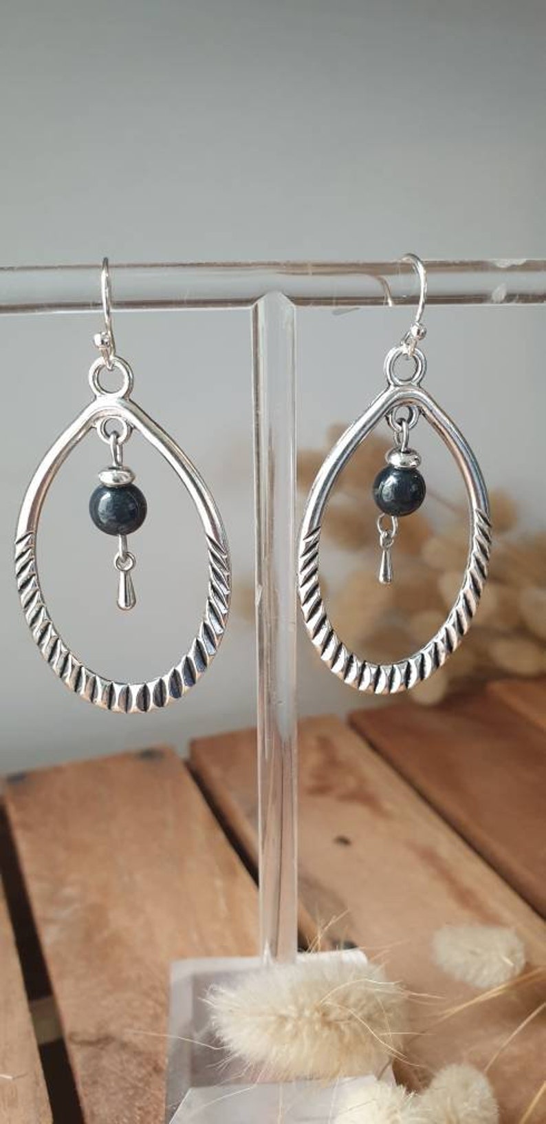 Boucles d'oreilles créoles ovales argentées effet argent Bijoux pour femme. Cadeau bijou Noël image 2