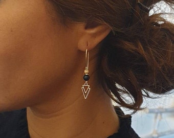 Boucles d'oreilles argentées grands crochets double triangle - Bijoux pour femme. Cadeau bijou Noël