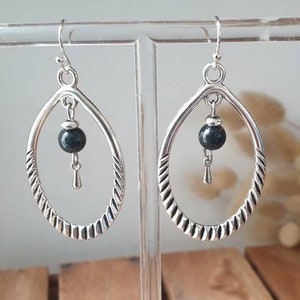 Boucles d'oreilles créoles ovales argentées effet argent Bijoux pour femme. Cadeau bijou Noël image 4