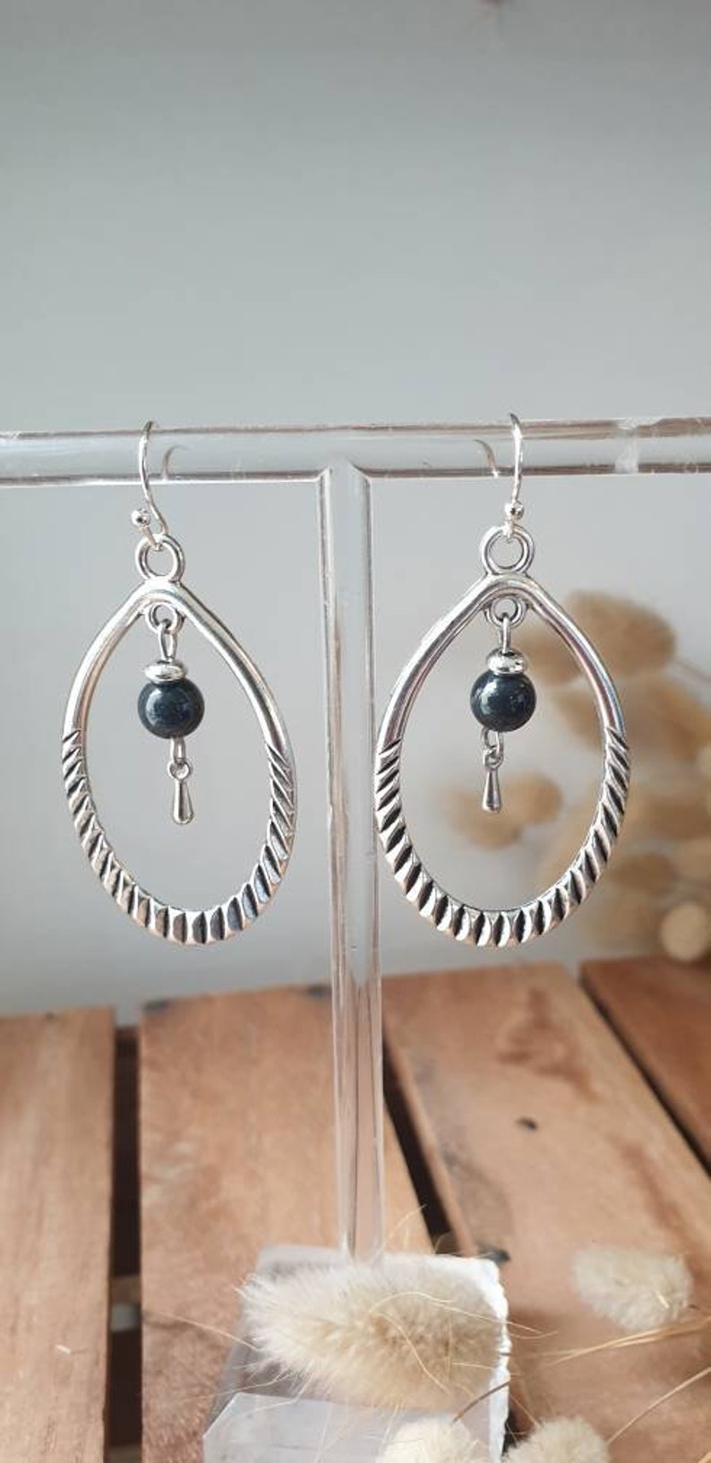 Boucles d'oreilles créoles ovales argentées effet argent Bijoux pour femme. Cadeau bijou Noël image 4