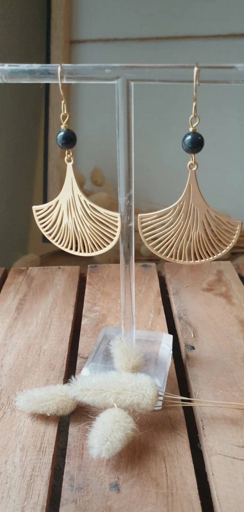 Collection Les dorées, boucles d'oreilles feuilles de Ginkgo Bijoux pour femme. Cadeau bijou artisanal image 4