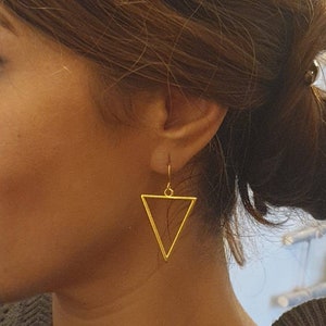 The Golden Collection, gold effect triangle earrings - Women's jewelry. Christmas jewelry gift