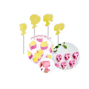 Peut inclure: Des sucettes de gâteau jaunes en forme de silhouettes variées sur des bâtonnets, dont un profil et un visage de femme. L'image montre également des moules roses et des sucettes de gâteau roses finies. Le texte "CAKEPOP MOLD" est visible.
