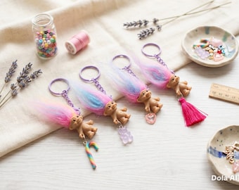 Llavero trol retro: muñeco trol con pelo colorido, abalorio para bolso Y2K, llavero original, regalo para adolescentes, accesorio nostálgico de los 90.
