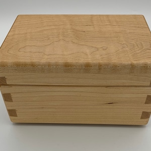 Maple jewelry box with a curly maple top