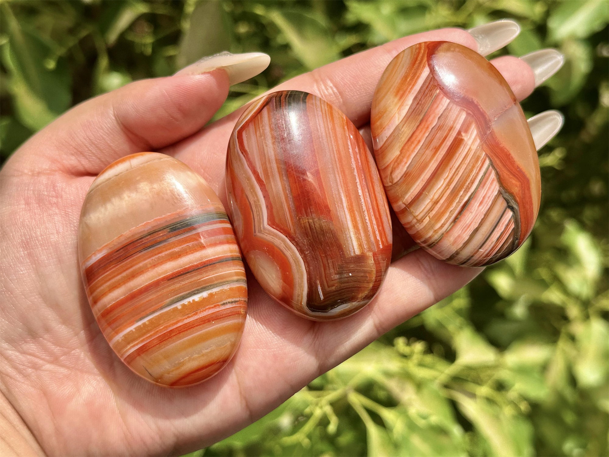2.4" Natural Sardonyx Worry Stone,Crystal Worry Stone,Healing Palm Stone,Hand Carved,Reiki Healing Crystal,Home Decor,Crystal Gifts 1PC