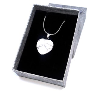Heart shaped crystal pendant, White Howlite Heart Necklace, Gemstone Pendant, Heart Pendant Necklace, Crystal Jewelry, Howlite Choker