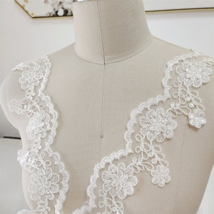 Retro Alencon Cord Lace Trim in Off White for Gowns, Veils, Wedding gloves, Costumes