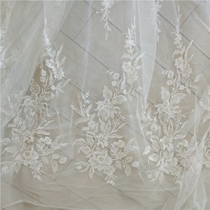 2020 Newest elegant flower lace fabric with sequins embroidered lace fabric wedding/bridal gowns lace fabric 1 yard