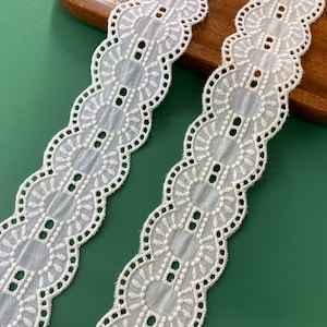 Off White/Apricot Embroidery Cotton Eyelet Lace Trim With Scalloped Border 1.77&quot;(4.5cm) Wide 1 Yard