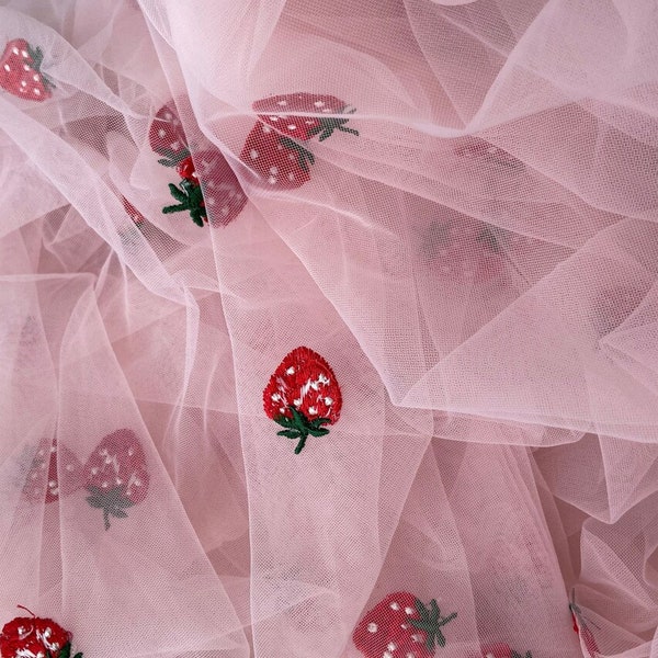 Adorable tissu en dentelle brodée de fraises sur de la dentelle de tulle blanche/rose pour robe de bébé, jupes, robe de fille, robe de bal, robe de mariée