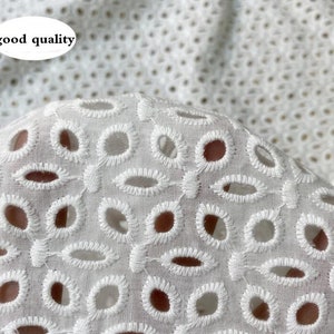 Tissu de dentelle brodé blanc cassé automne, tissu de dentelle à oeillets en coton par mètre, tissu de dentelle de mariée
