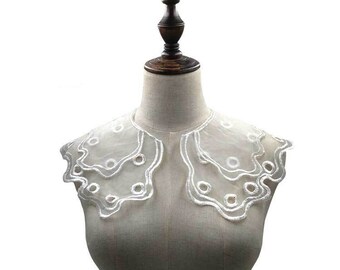 May include: White lace collar with scalloped edges and a delicate circle pattern. The collar is displayed on a white mannequin.