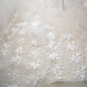Tissu dentelle blanc cassé/noir, tissu dentelle broderie florale, tissu dentelle de mariée, gaze pour robe de mariée par mètre