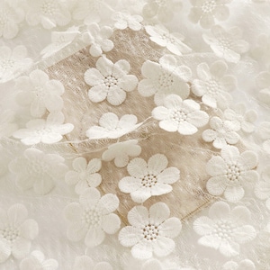 Neue heiße reizende weiße Tüll-Spitze-Gewebe, 3D-Blumen-Gewebe, Stickerei-Spitze-Gewebe, gesticktes Mesh-Spitze-Gewebe