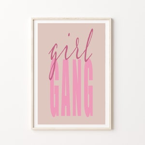 Afiche de pandillas de chicas, afiche rosa de tipografía digital. Póster artístico de Pink Fun Girls. Póster imprimible en la pared de la galería Girl Power. Arte funky rosa