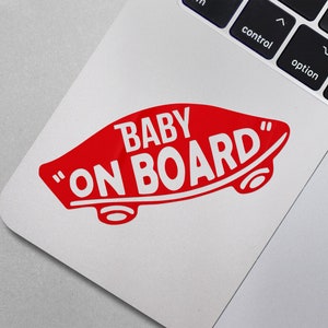 Baby On Board Skate Style - naklejka dekoracyjna na samochody, laptopy, okna, kubki, szklanki itp.