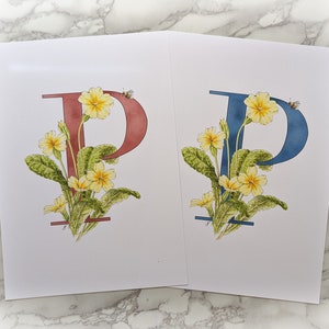 Letras con flores de color P de prímula. Hermosas para la habitación de un bebé o de un niño o para cualquier persona cuyo nombre comience con P.