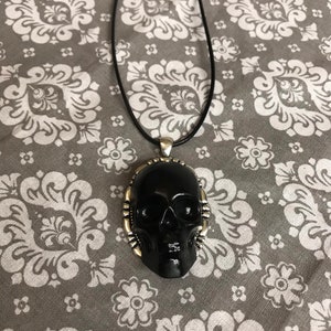 Skull pendant necklace
