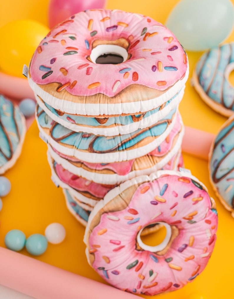 Kissen Spielzeug Donuts personalisierte Kinder Kissenbezug, Spielzimmer Dekor, Geschenk für Kinder, Kissen Bild 5