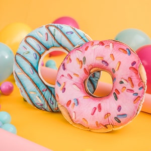 Kissen Spielzeug Donuts personalisierte Kinder Kissenbezug, Spielzimmer Dekor, Geschenk für Kinder, Kissen Bild 6