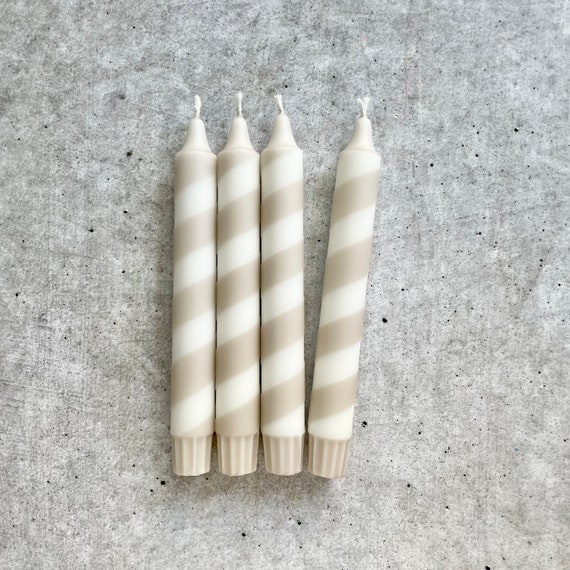 Kerzen Swirl beige, 4er Set Dip Dye Kerzen beige gestreift, gedrehte Kerze, Zuckerstangen Streifen